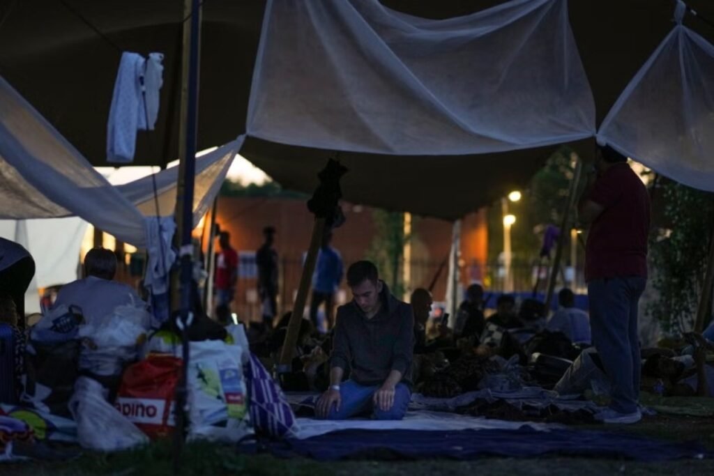 Niderlandda hərbi poliqonda yanğın baş verib, 1500-dən çox qaçqın təxliyə olunub