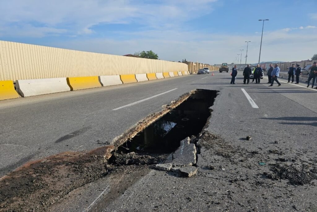 Bakı-Ələt-Qazax-Gürcüstan yolunda çökmə baş verib, hərəkət məhdudlaşdırılıb – FOTO