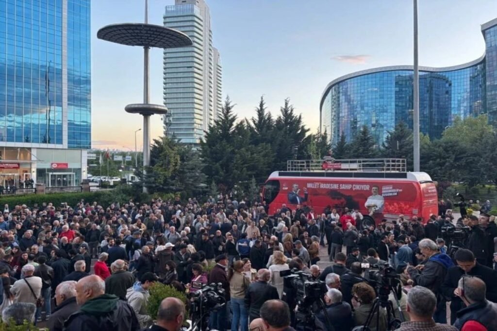 Kılıçdaroğlu CHP mərkəzi qərargahının boşaldılmasını tələb edib, polis binaya daxil olub – YENİLƏNİB