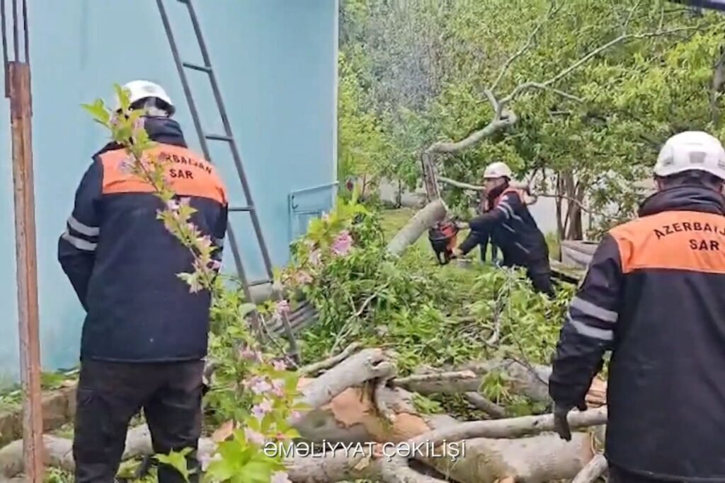 FHN: Qeyri-sabit hava ilə bağlı fəsadların aradan qaldırılması tədbirləri davam etdirilir – VİDEO