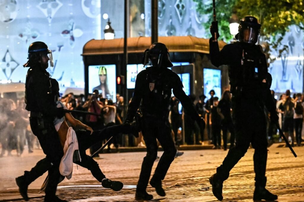 Fransada iğtişaşlar zamanı saxlanılanların sayı 416-ya çatıb – YENİLƏNİB