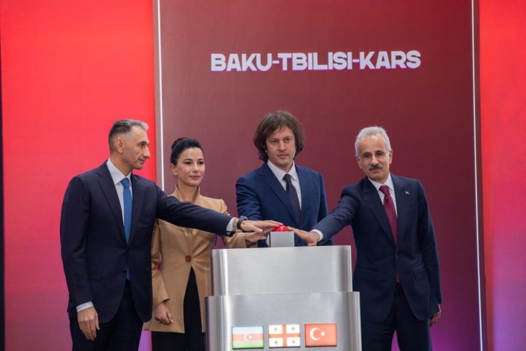 Modernləşdirilmiş Bakı–Tbilisi–Qars dəmir yolu: Azərbaycanın regional logistika qovşağına çevrilməsində mühüm addım – FOTO – VİDEO
