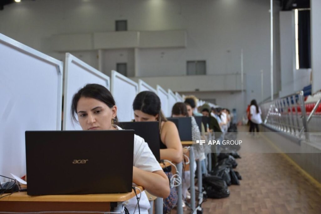 Sertifikasiya üzrə test imtahanının ikinci günündə 3 mindən çox müəllim iştirak edib