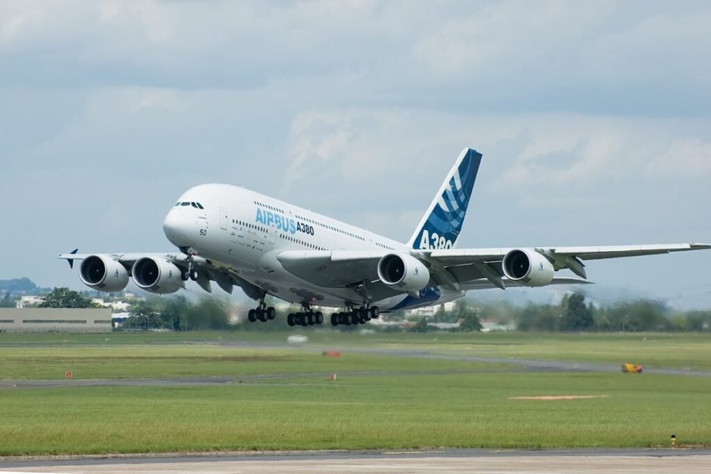 AFP: “Airbus A380” təyyarələrində çatlar aşkarlanıb