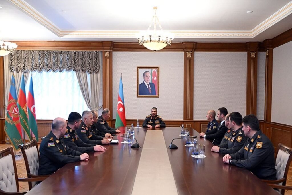 Müdafiə naziri yeni generallara rütbələrini təqdim edib – FOTO