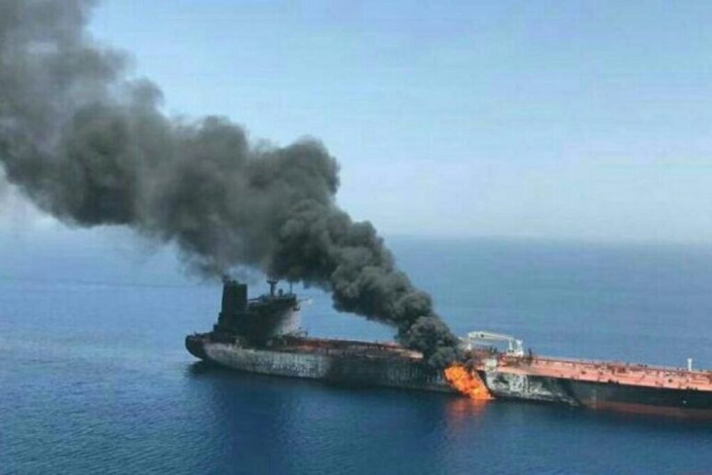 Hörmüz boğazında tanker vurulub