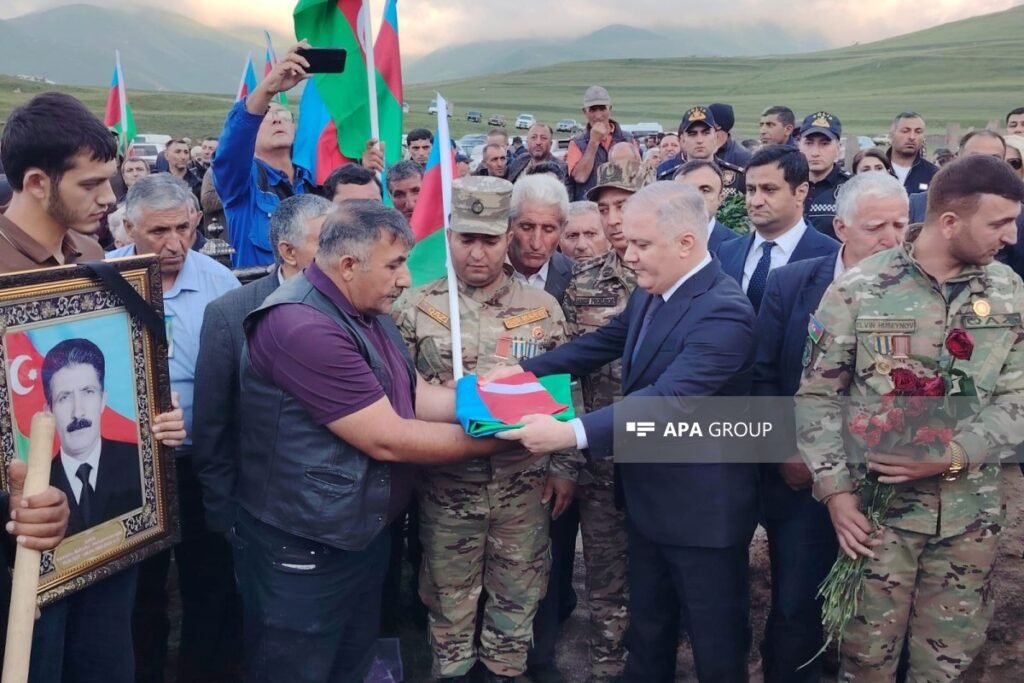 Birinci Qarabağ müharibəsi şəhidi Bahadur Kamalovun qalıqları Kəlbəcərdə dəfn olunub – FOTO
