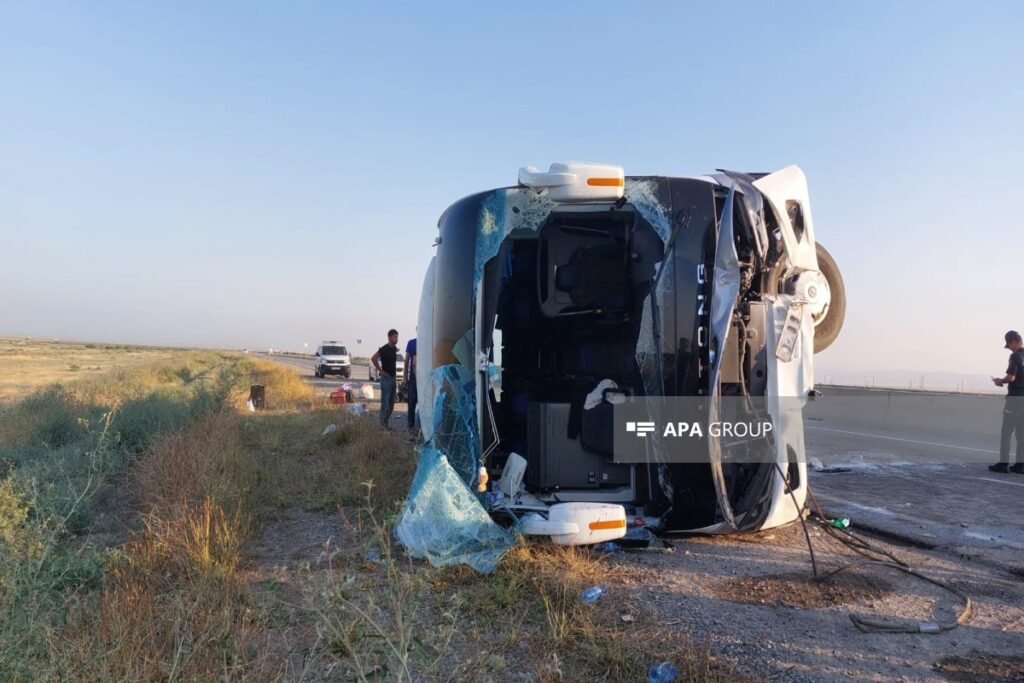 Hacıqabulda sərnişin avtobusu aşıb, çoxsaylı xəsarət alan var – FOTO