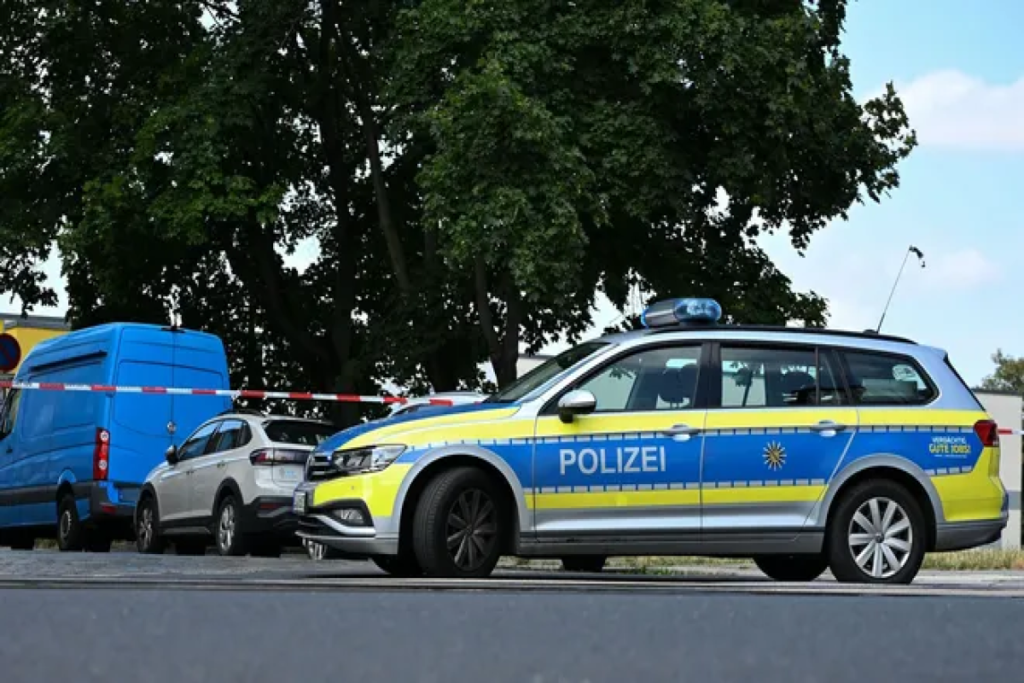DPA: Drezdendə silahlı şəxs polislərə atəş açıb
