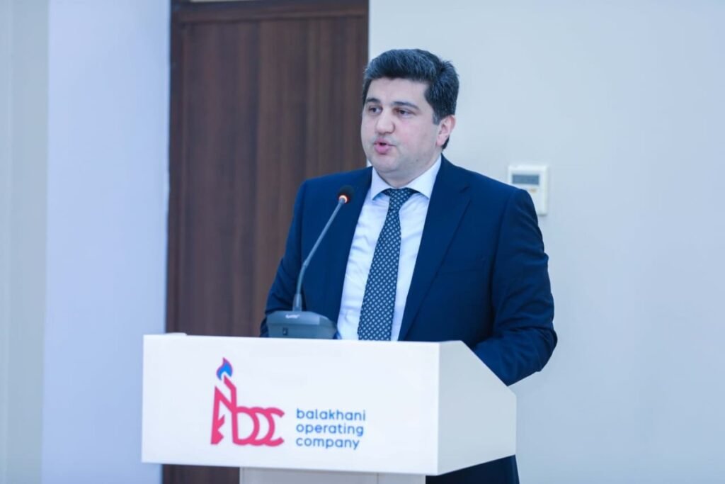 ADA Universitetinin dekanı Balaxanı neftçiləri ilə konstitusiya hüquq və azadlıqları ilə bağlı müzakirə keçirib