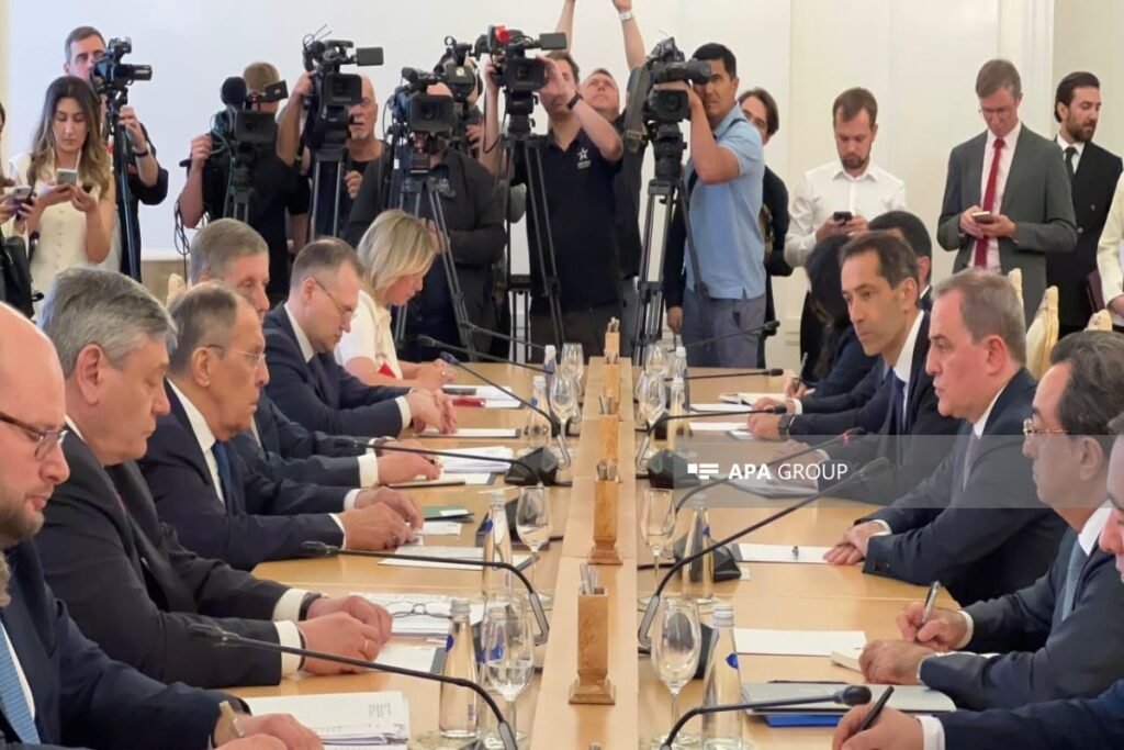 Ceyhun Bayramov və Lavrov Cənubi Qafqazdakı vəziyyəti müzakirə edib