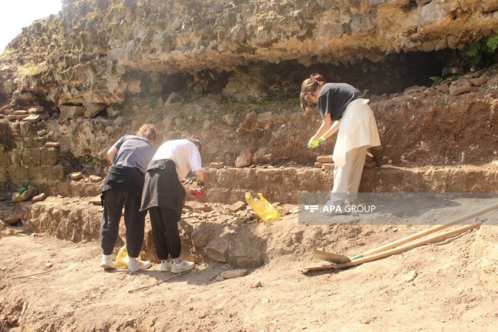 Astarada Əlişa qalasında qazıntılar zamanı qədim memarlıq elementləri aşkarlanıb – FOTO