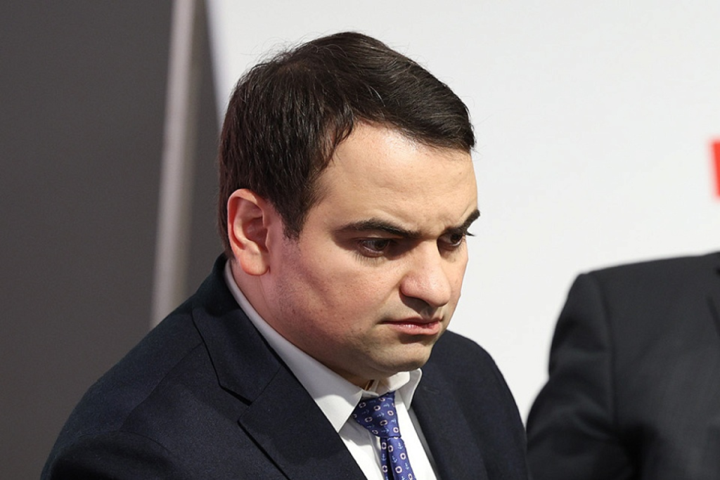 Ermənistanda deputat Narek Karapetyanın evində axtarış aparılır