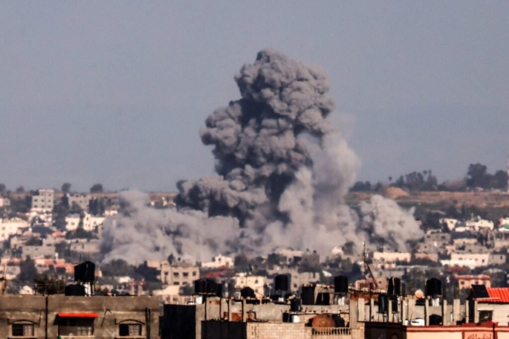 İsrail HAMAS-ın silah anbarlarına zərbələr endirdiyini açıqlayıb