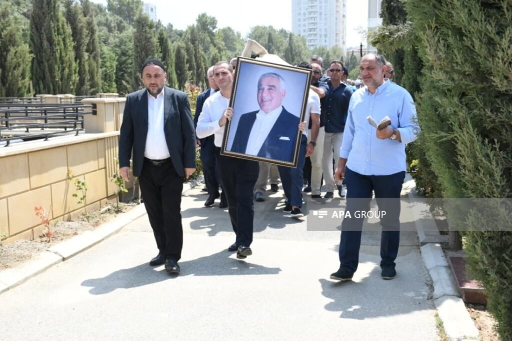 Çingiz Əlioğlu “Qurd qapısı” qəbiristanlığında dəfn edilib – FOTO