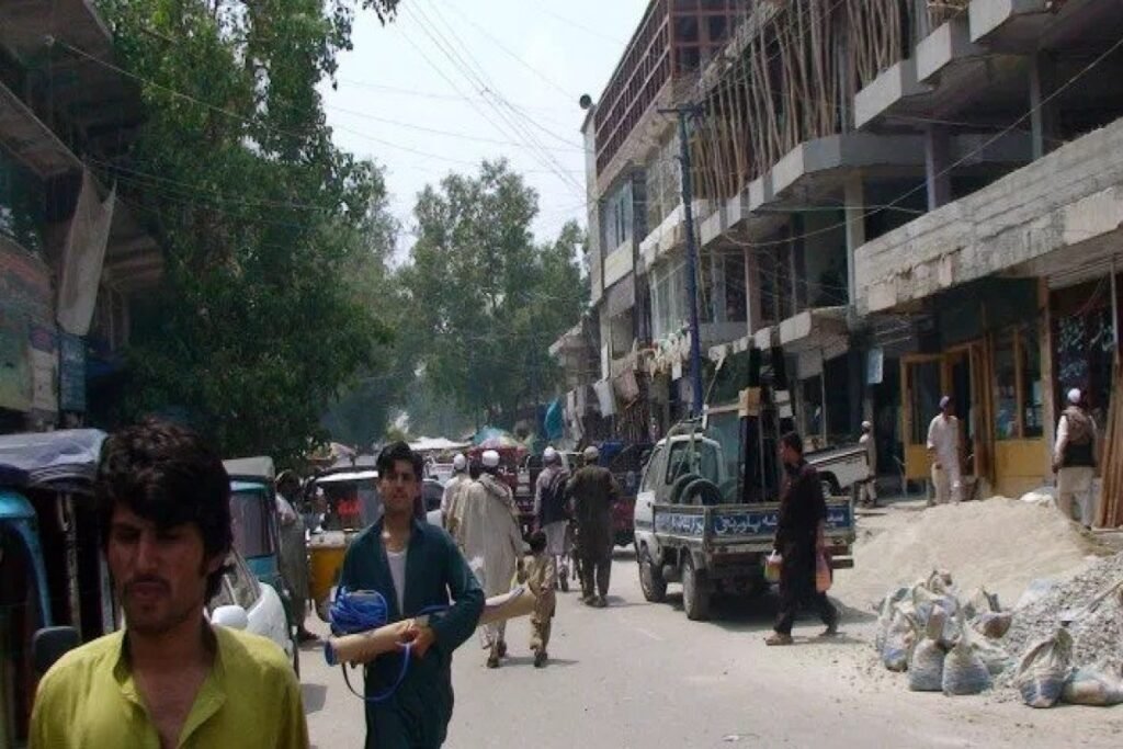 Pakistan 724 yük maşını humanitar yardımı Əfqanıstana buraxıb