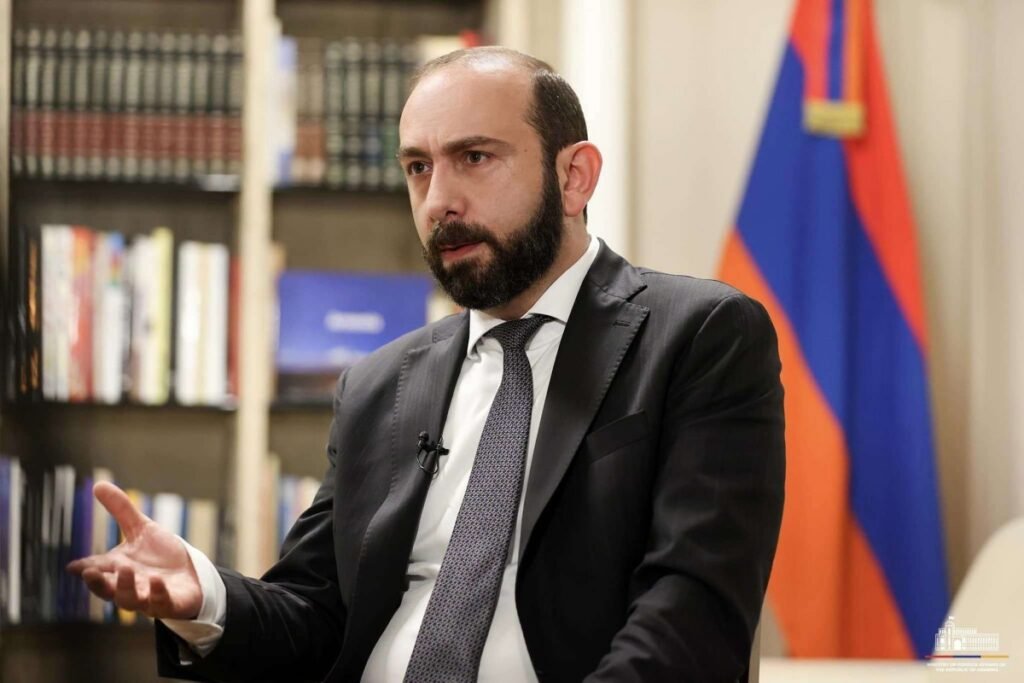 Mirzoyan: Rusiya Ermənistanda Türkiyə və Azərbaycan sərhədlərinə aparan dəmir yolu hissələrinin bərpasının təfərrüatlarını müzakirə etməyə hazırdır
