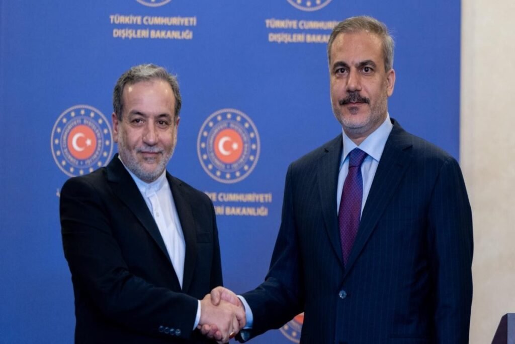 Türkiyə və İran XİN rəhbərləri regional təhlükəsizliyi müzakirə edib