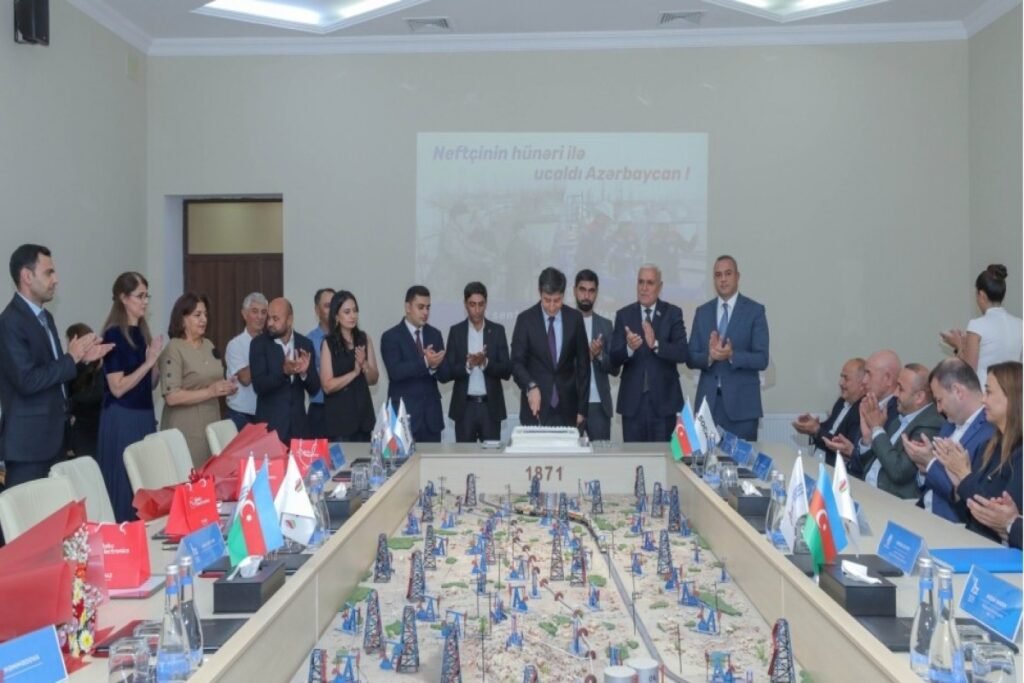 YAP fərqlənən Balaxanı neftçilərini peşə günləri münasibəti ilə mükafatlandırdı – FOTO