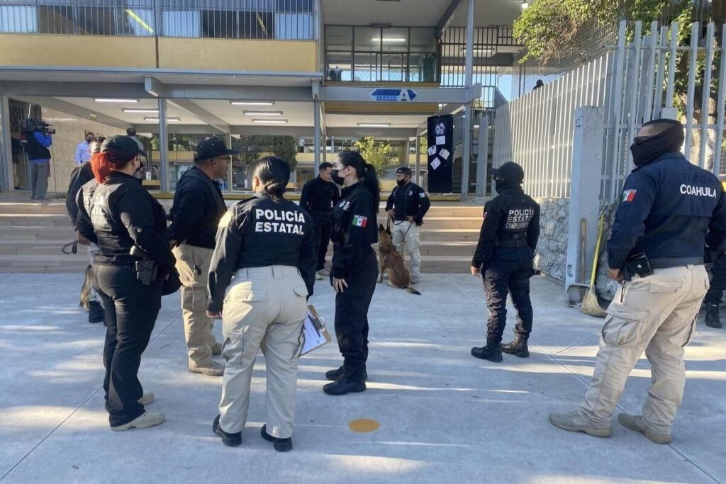 Meksikada yeniyetmələrin məktəbə hücumu nəticəsində direktor müavini ölüb