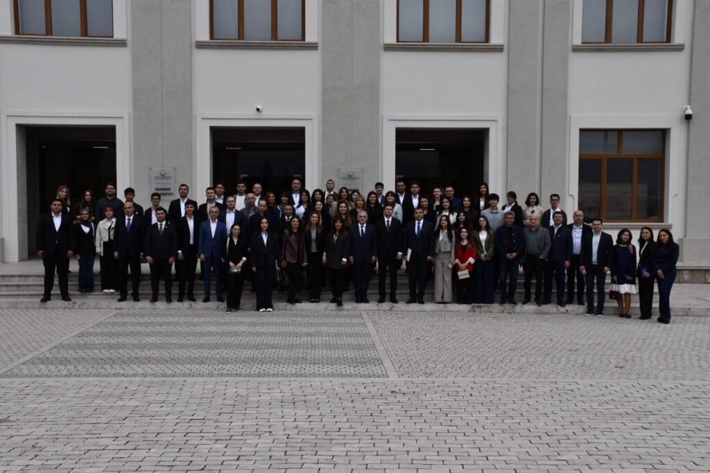 Əlaqələndirmə Qərargahının İdarələrarası Mərkəzinin nəzdindəki İşçi Qrupu Qarabağ Universitetində inflüenserlərlə görüşüb