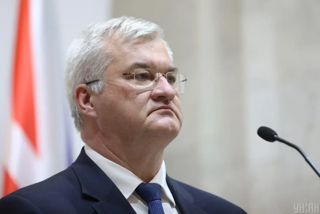 Kiyev Trampın Zelenskinin vəzifədən uzaqlaşdırılması çağırışına cavab verib