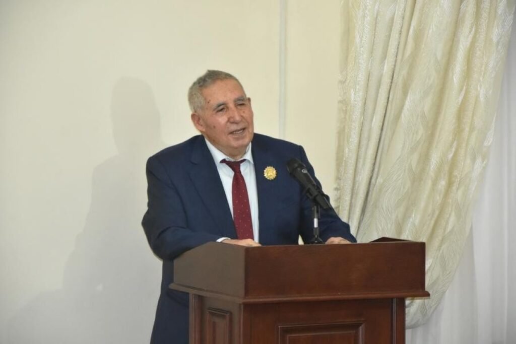 Professor Qəzənfər Paşayev: Məktəblərdə vahid geyim formasının tətbiqi təqdirəlayiqdir