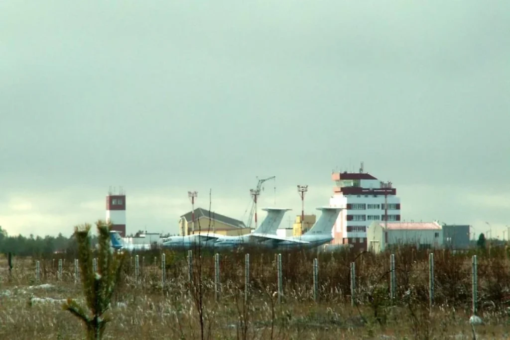 Rusiyanın Koqalım şəhərinin aeroportu ilk dəfə dron təhlükəsinə görə bağlanıb
