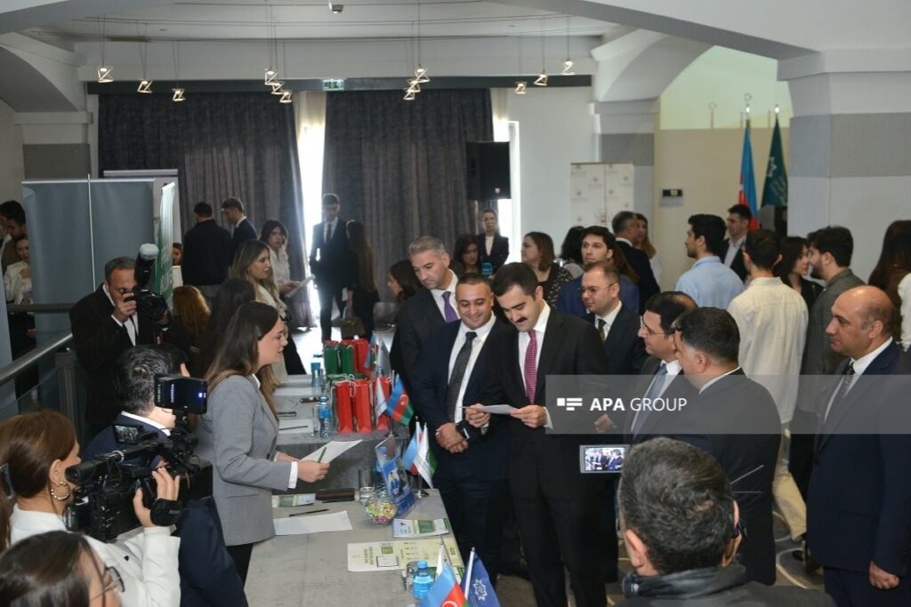 Dövlət Proqramı məzunları üçün karyera sərgisi keçirilib