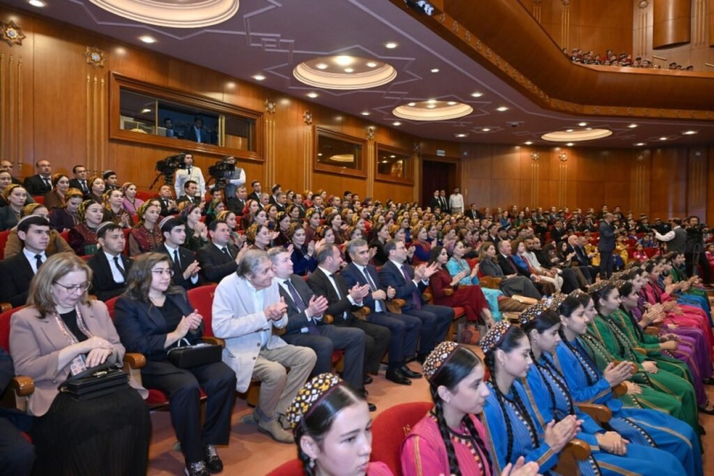Leyla Əliyeva Türkmənistan Dövlət Simfonik Orkestrinin konsertini izləyib – FOTO