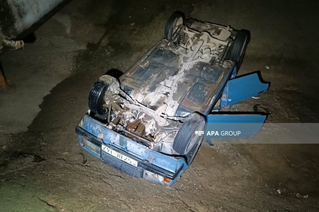 Tovuzda minik avtomobili su kanalına aşıb, 4 nəfər xəsarət alıb